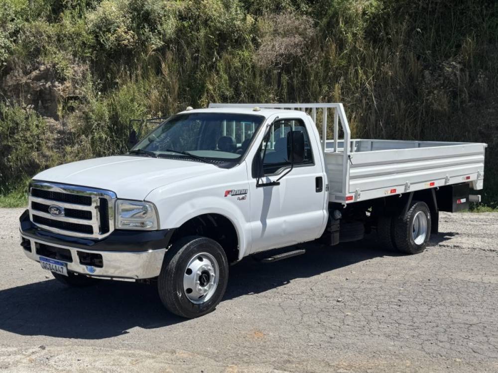 FORD - F-4000 - 2019/2020 - Branca - R$ 260.000,00