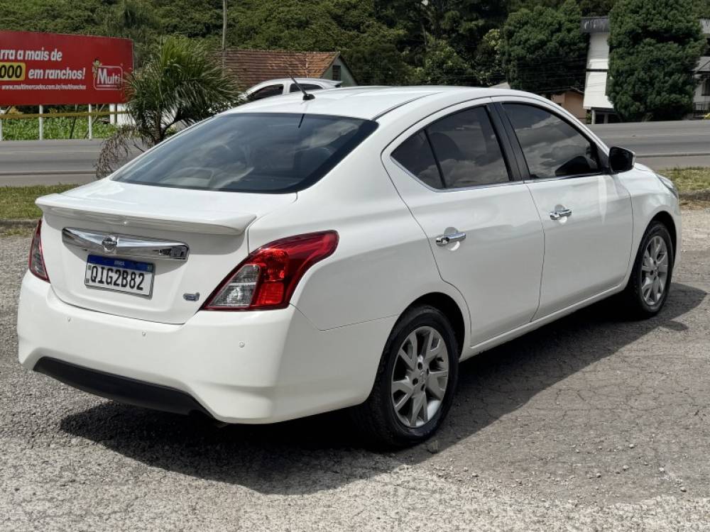 NISSAN - VERSA - 2016/2016 - Branca - R$ 49.900,00