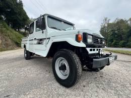 TOYOTA - BANDEIRANTE - 1996/1996 - Branca - R$ 99.990,00