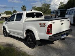 TOYOTA - HILUX - 2015/2015 - Branca - R$ 120.000,00
