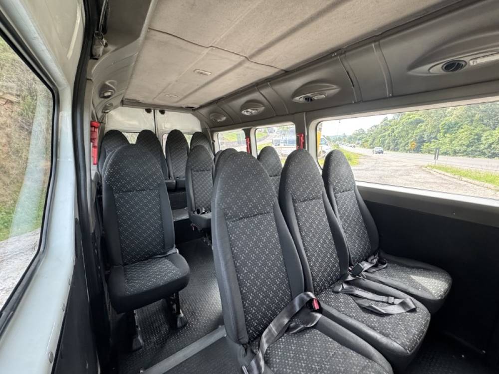 RENAULT - MASTER - 2015/2016 - Branca - R$ 145.000,00