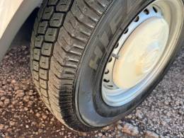 VOLKSWAGEN - KOMBI - 2011/2012 - Branca - R$ 42.000,00