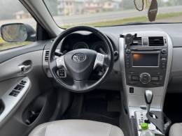 TOYOTA - COROLLA - 2013/2014 - Cinza - R$ 72.900,00