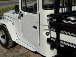 TOYOTA - BANDEIRANTE - 1995/1995 - Branca - R$ 130.000,00