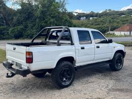 TOYOTA - HILUX - 2003/2003 - Branca - R$ 68.000,00