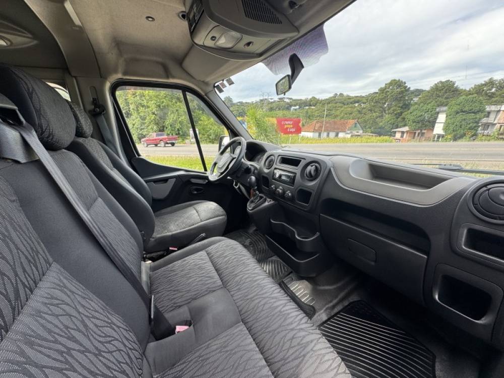 RENAULT - MASTER - 2016/2017 - Preta - R$ 160.000,00