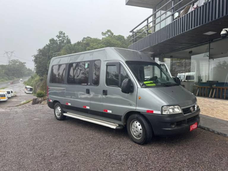 FIAT - DUCATO - 2015/2016 - Cinza - R$ 145.000,00