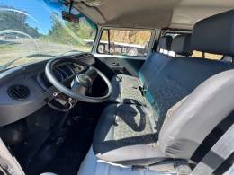 VOLKSWAGEN - KOMBI - 2011/2012 - Branca - R$ 42.000,00