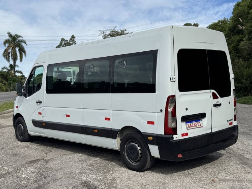 RENAULT - MASTER - 2015/2016 - Branca - R$ 145.000,00
