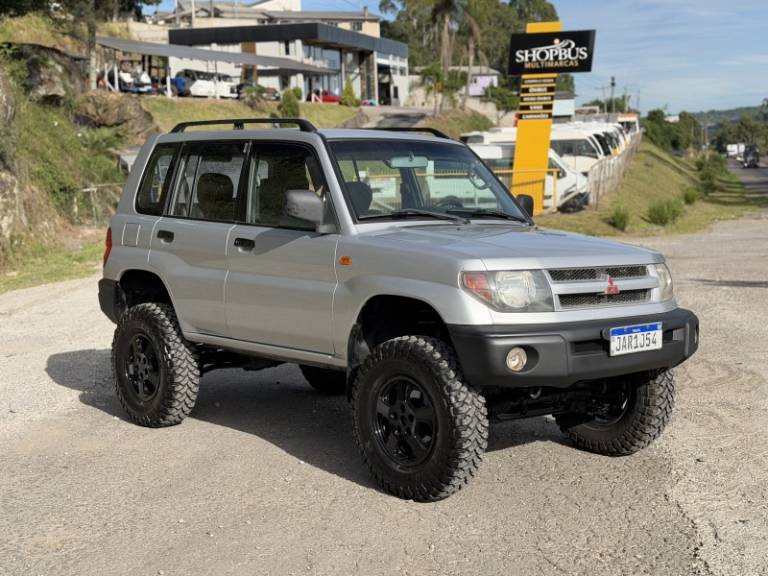 MITSUBISHI - PAJERO IO - 2001/2002 - Branca - R$ 47.900,00
