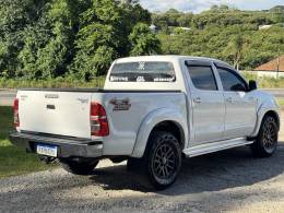 TOYOTA - HILUX - 2015/2015 - Branca - R$ 120.000,00