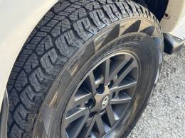 TOYOTA - HILUX - 2015/2015 - Branca - R$ 119.990,00