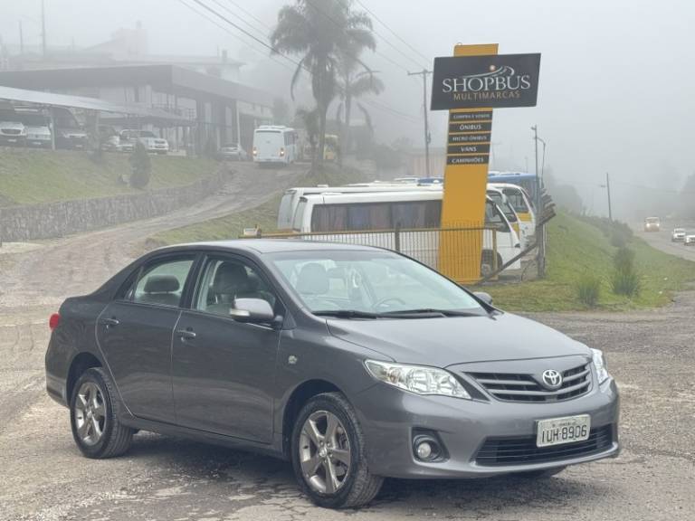 TOYOTA - COROLLA - 2013/2014 - Cinza - R$ 72.900,00