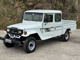 TOYOTA - BANDEIRANTE - 1996/1996 - Branca - R$ 99.990,00