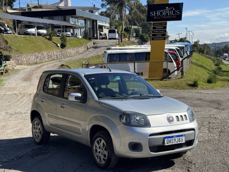 FIAT - UNO - 2016/2016 - Prata - R$ 36.900,00
