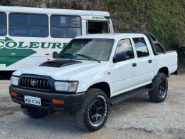 TOYOTA - HILUX - 2003/2003 - Branca - R$ 68.000,00