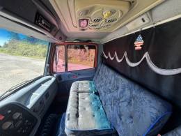 MERCEDES-BENZ - 914 - 2002/2002 - Vermelha - R$ 150.000,00