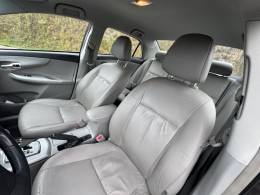 TOYOTA - COROLLA - 2013/2014 - Cinza - R$ 72.900,00