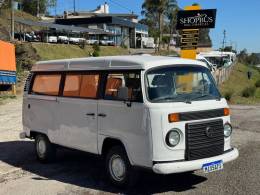 VOLKSWAGEN - KOMBI - 2011/2012 - Branca - R$ 42.000,00