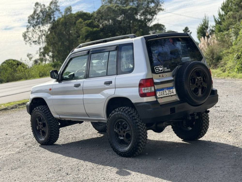 MITSUBISHI - PAJERO IO - 2001/2002 - Branca - R$ 47.900,00