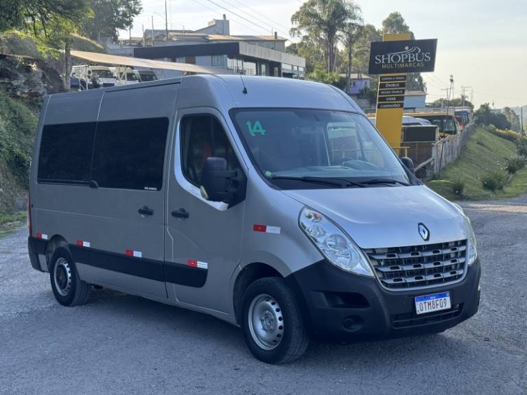 RENAULT - MASTER - 2013/2014 - Prata - R$ 135.000,00