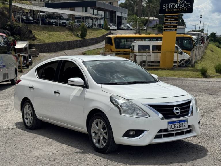 NISSAN - VERSA - 2016/2016 - Branca - R$ 49.900,00