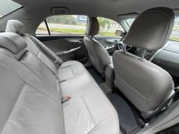 TOYOTA - COROLLA - 2013/2014 - Cinza - R$ 72.900,00