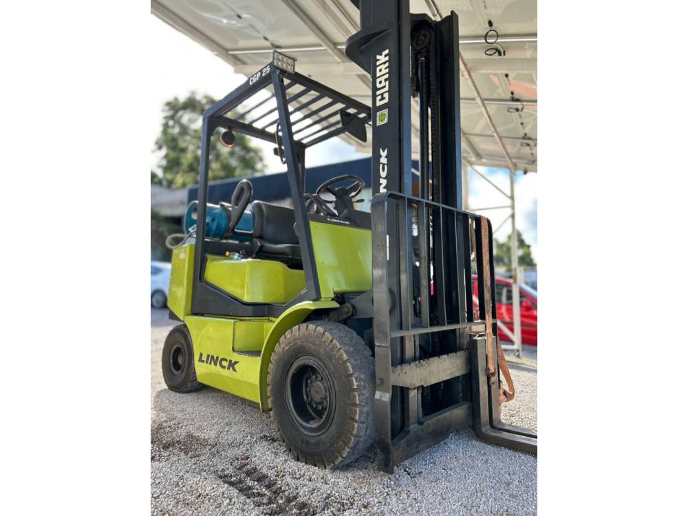 CLARK - CGP 25 - 1997/1997 - Verde - R$ 55.000,00