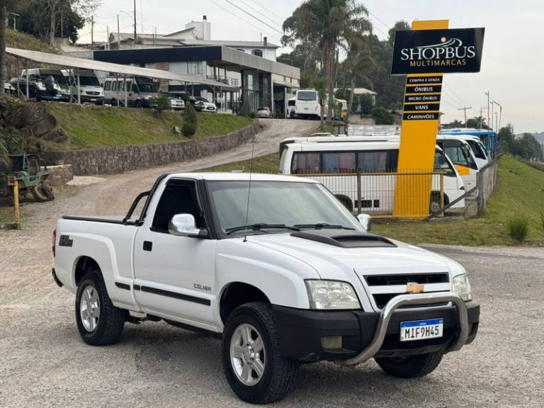 CHEVROLET - S10 - 2010/2011 - Branca - R$ 68.900,00