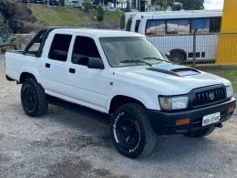 TOYOTA - HILUX - 2003/2003 - Branca - R$ 68.000,00